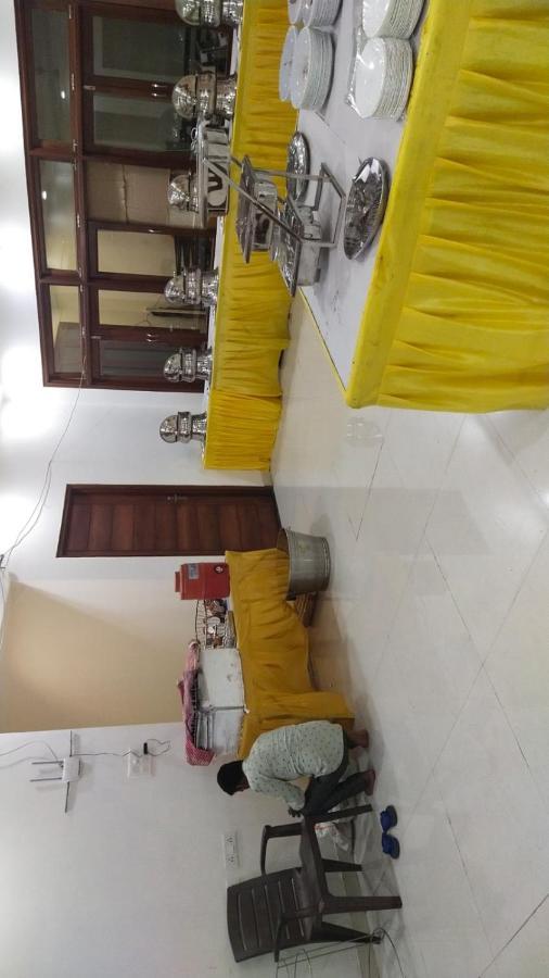 Mauji'S Villa Hotel & Guest House Prayagraj Bagian luar foto
